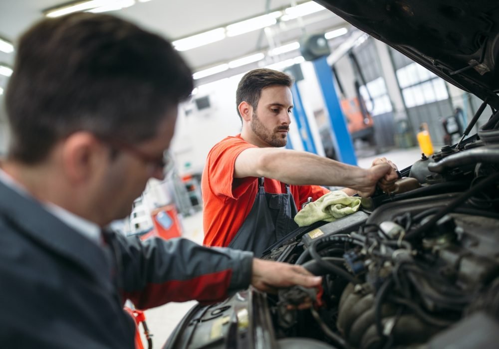 profecional-car-mechanic-changing-motor-oil-at-maintenance-repair-service-station.jpg profecional-car-mechanic-changing-motor-oil-at-maintenance-repair-service-station.jpg